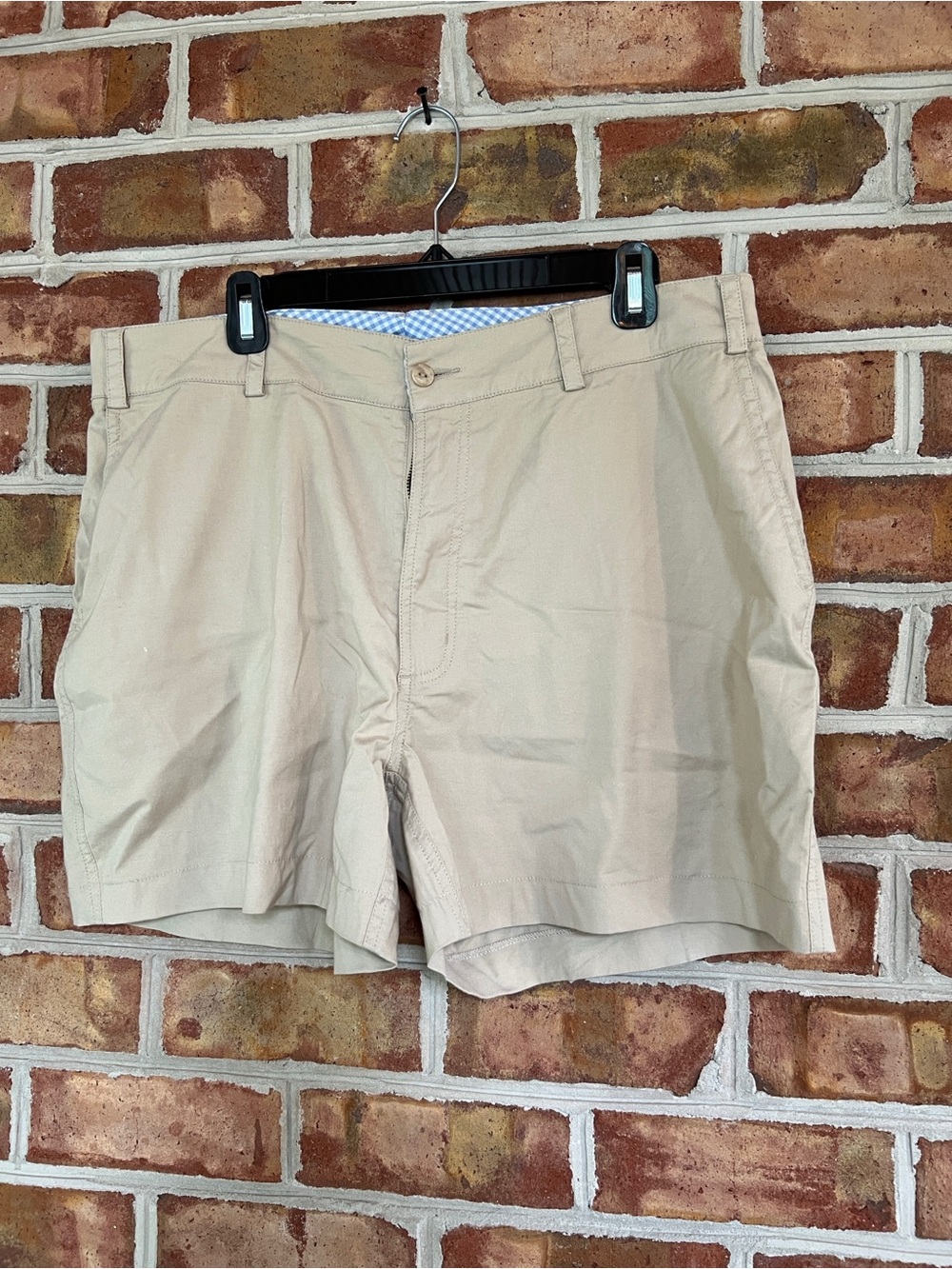 Tasc Classic Khaki Flat-Front Men's Shorts. Size 36
